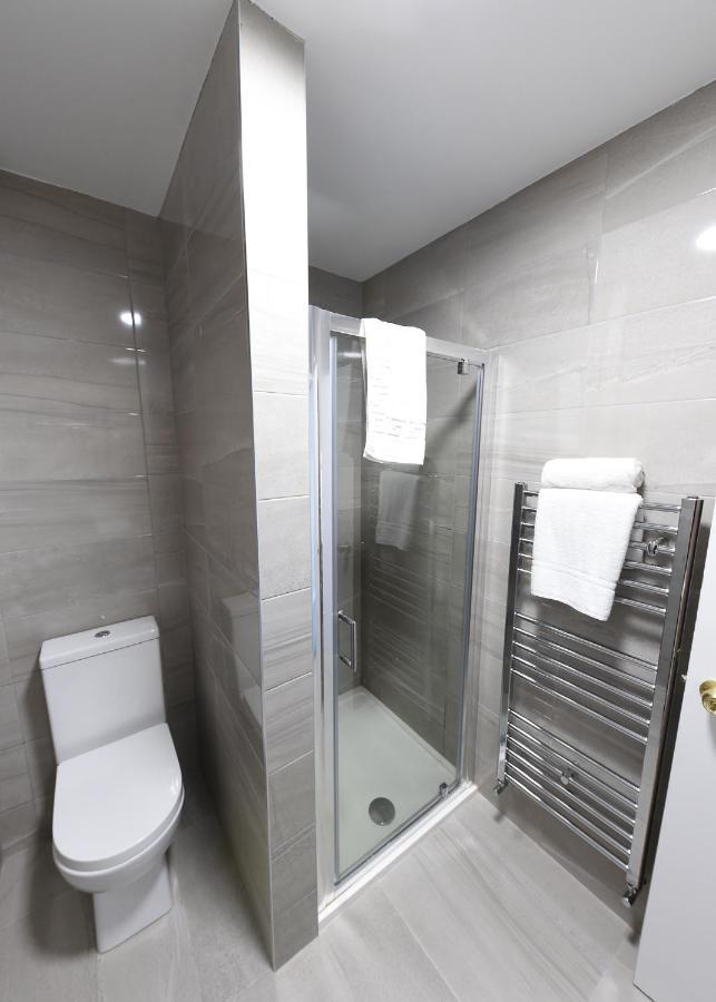 Whispering Pines Hotell Crosshaven Exteriör bild
