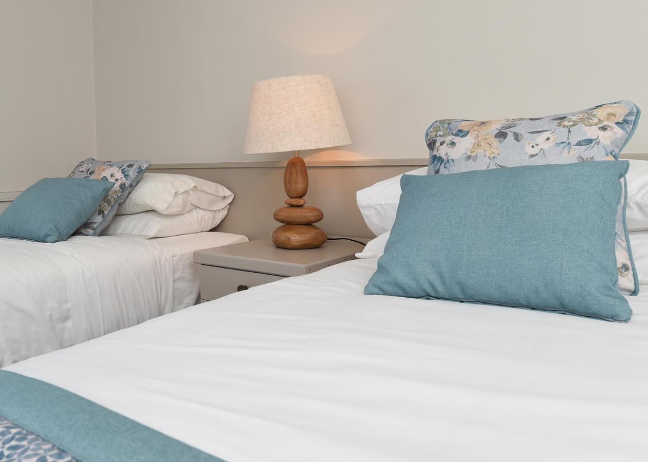Whispering Pines Hotell Crosshaven Exteriör bild
